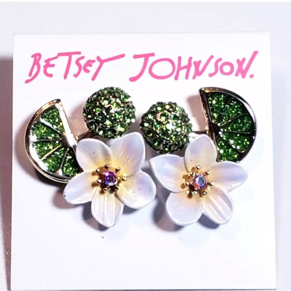 NWT Betsey Johnson Gold Tone Lime Plumeria Tropical Flower Cluster Stud Earrings